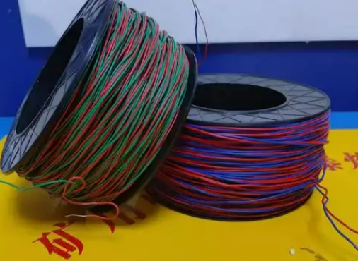 马尾放炮线的主要材质有哪些？不同材质的适用场景有何区别？